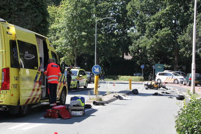 Motorrijder zwaargewond bij verkeersongeval