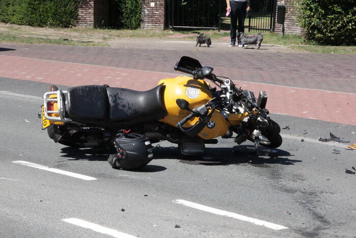 Motorrijder zwaargewond bij verkeersongeval