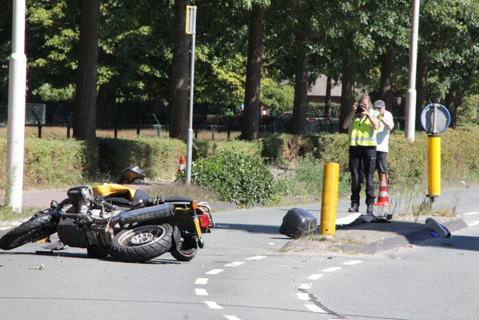 Motorrijder zwaargewond bij verkeersongeval