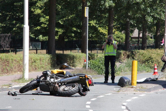 Motorrijder zwaargewond bij verkeersongeval