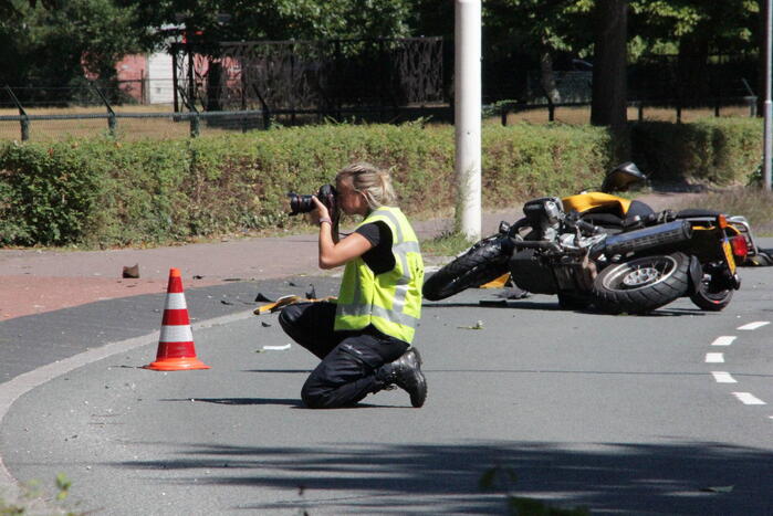 Motorrijder zwaargewond bij verkeersongeval