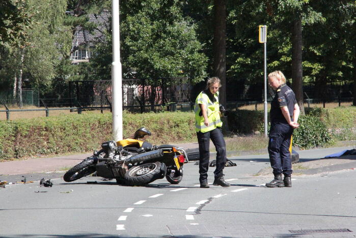 Motorrijder zwaargewond bij verkeersongeval