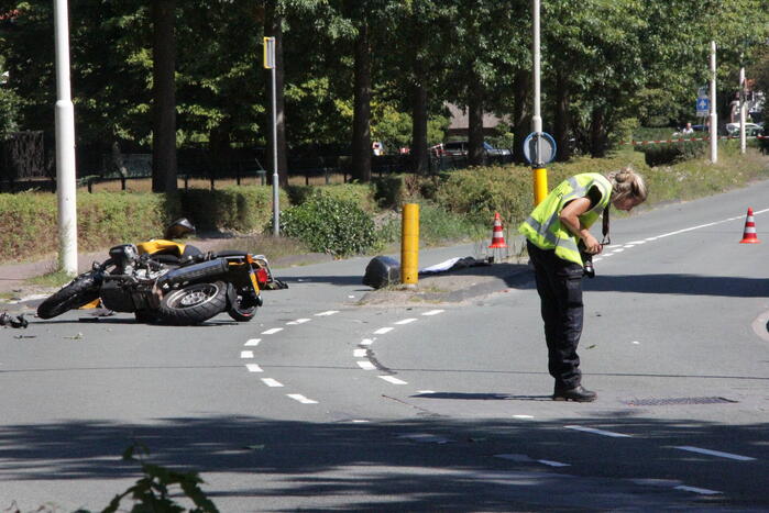 Motorrijder zwaargewond bij verkeersongeval