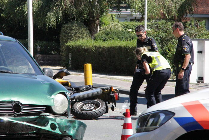 Motorrijder zwaargewond bij verkeersongeval