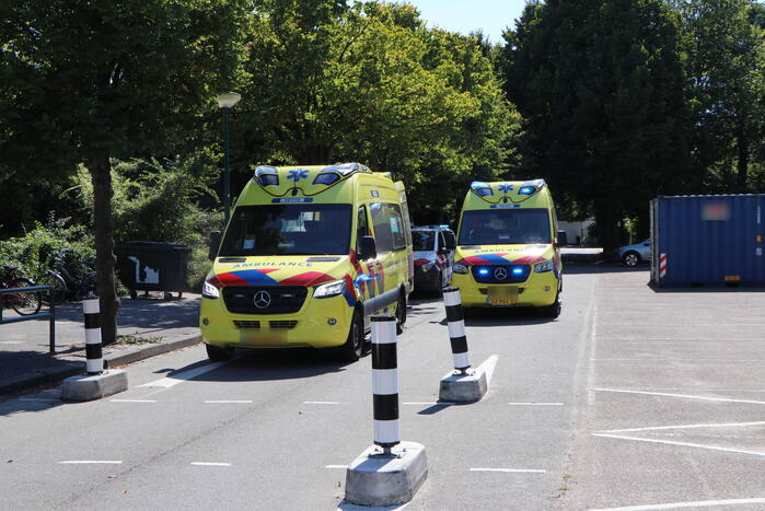 Persoon uit water Zwembad Poelmeer gehaald