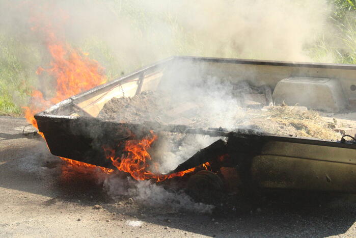 Vouwwagen vat vlam tijdens rijden