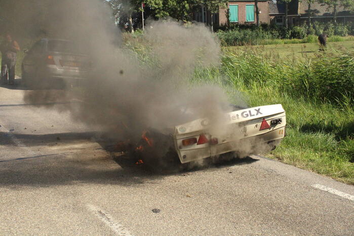 Vouwwagen vat vlam tijdens rijden