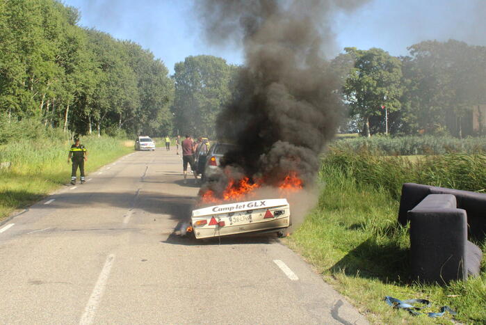 Vouwwagen vat vlam tijdens rijden