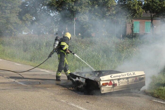 Vouwwagen vat vlam tijdens rijden