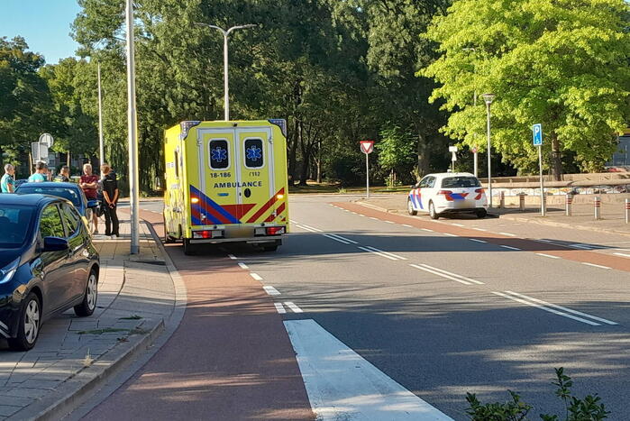 Bezorger in botsing met auto