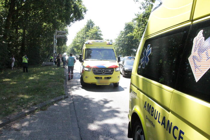 Twee auto's botsen bij afrit A27