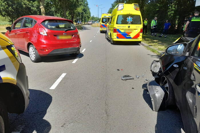 Twee auto's botsen bij afrit A27