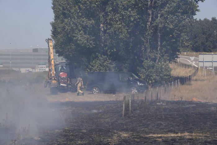 Gras verwoest vanwege brand op braakliggend terrein