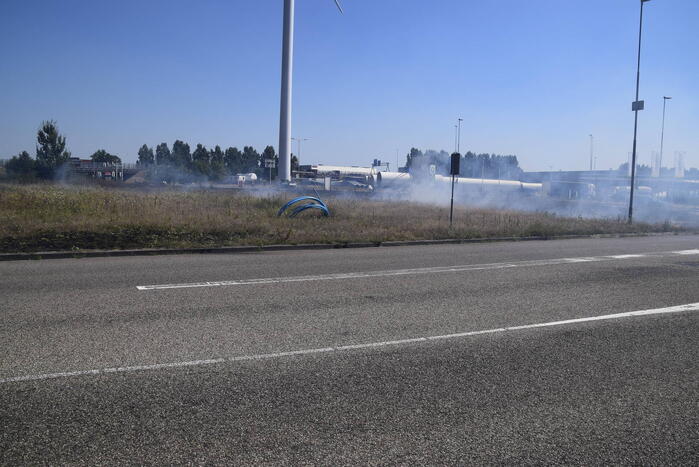 Gras verwoest vanwege brand op braakliggend terrein