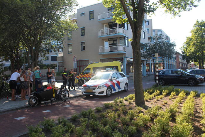 Moeder en kind op fiets aangereden