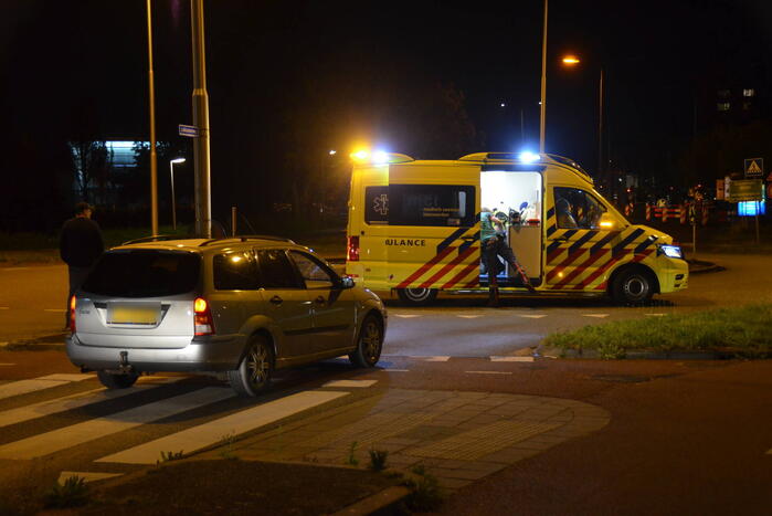 Fietser geschept door auto