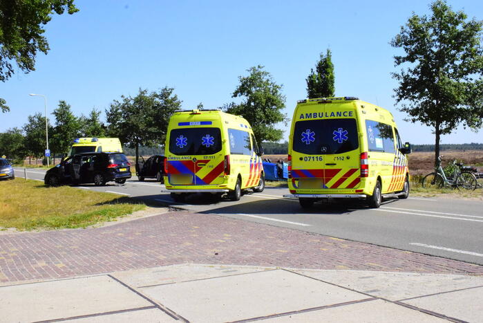 Frontale aanrijding met meerdere voertuigen