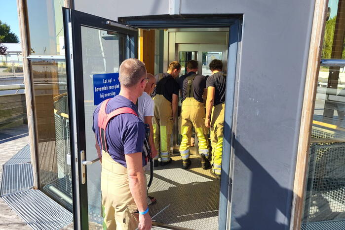 Brandweer schiet te hulp bij liftopsluiting tijdens hoge temperaturen