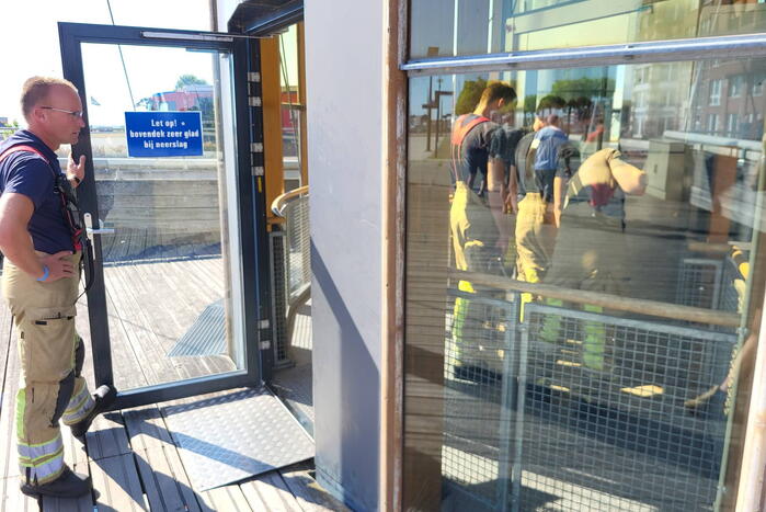 Brandweer schiet te hulp bij liftopsluiting tijdens hoge temperaturen