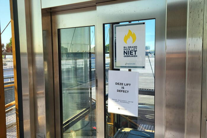 Brandweer schiet te hulp bij liftopsluiting tijdens hoge temperaturen