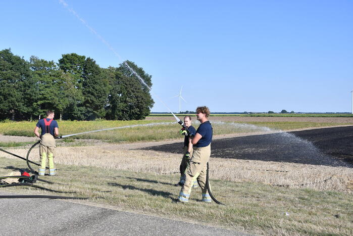 Brand verwoest groot deel akker