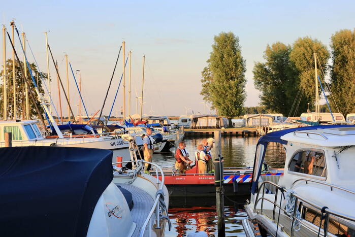 Waterscooter raakt in problemen op Eemmeer