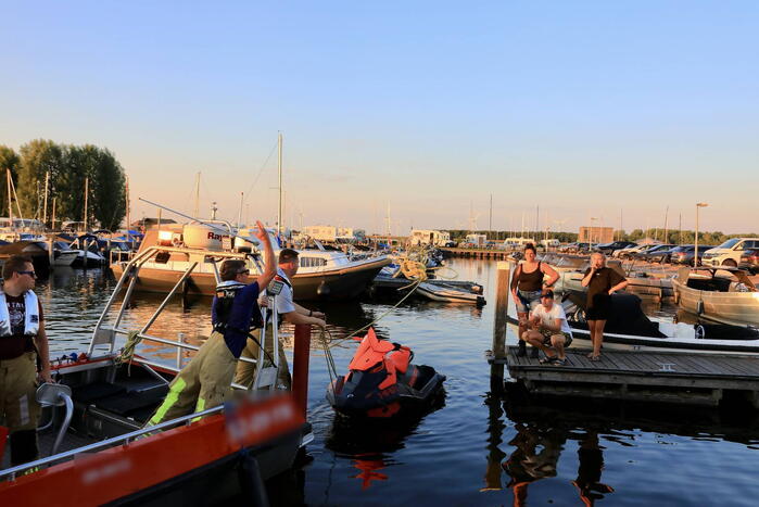 Waterscooter raakt in problemen op Eemmeer