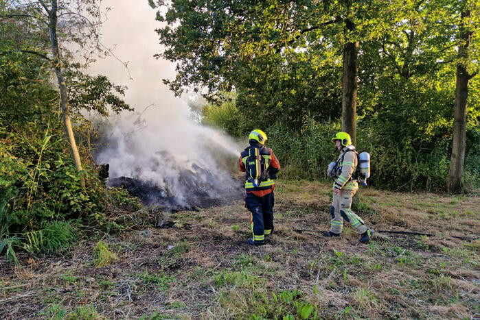 Veel rook bij brand in bosschage