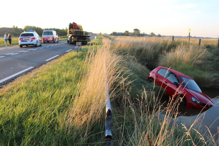 Automobilist belandt met auto te water