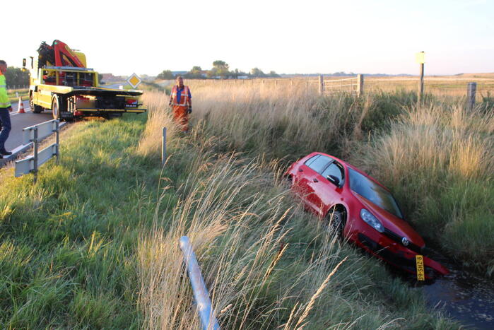 Automobilist belandt met auto te water