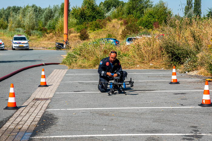 Brandweer blust flinke natuurbrand