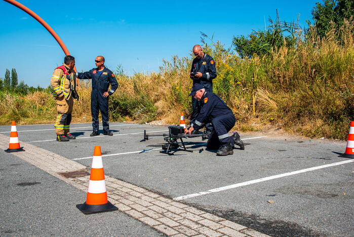 Brandweer blust flinke natuurbrand