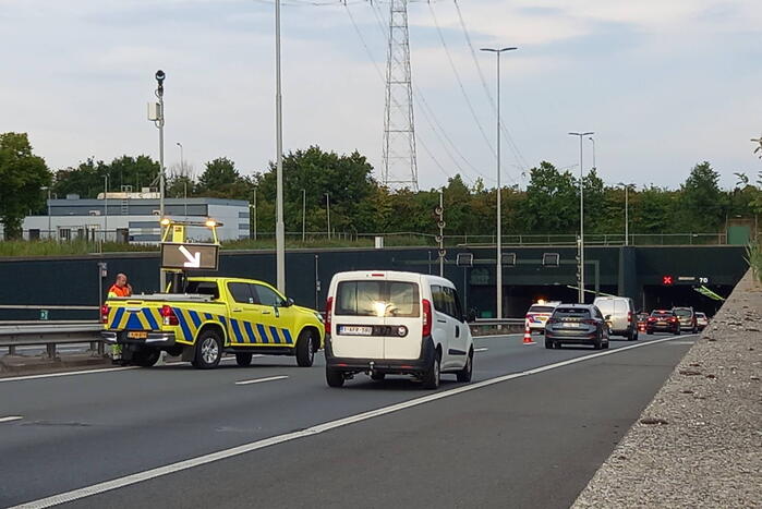Vlaketunnel deels afgesloten door kettingbotsing