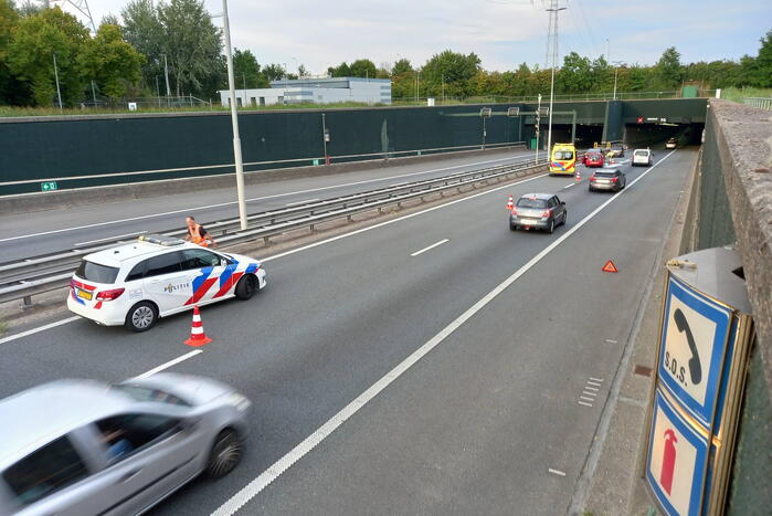 Vlaketunnel deels afgesloten door kettingbotsing