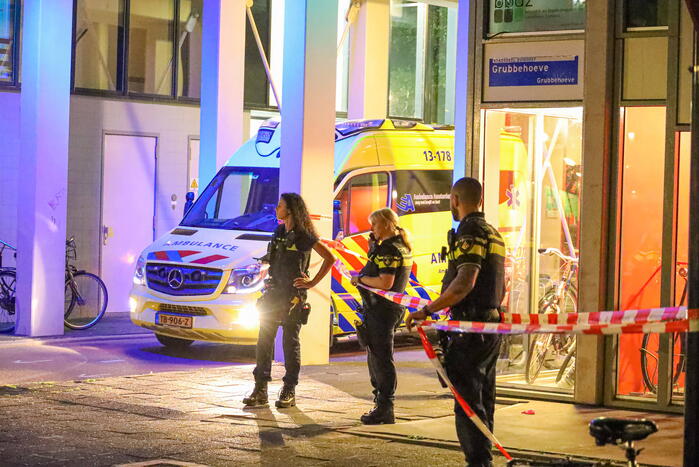 Woning in Bijlmer onder vuur genomen na vechtpartij