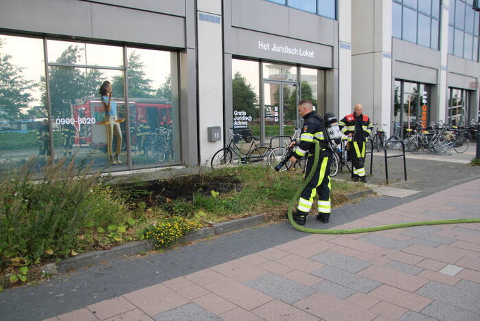 Brand in bloemenperk snel geblust