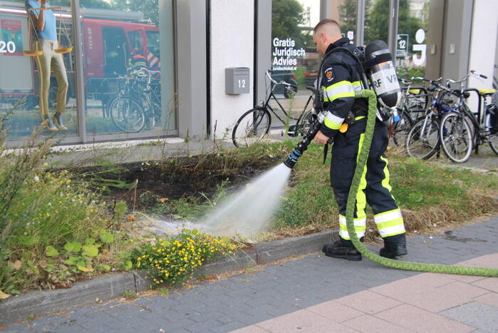 Brand in bloemenperk snel geblust