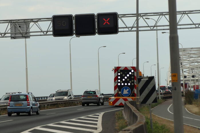 Lange files door pechgeval op Merwedebrug