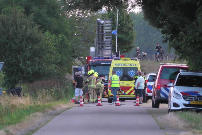 Auto belandt in greppel bij eenzijdig ongeval
