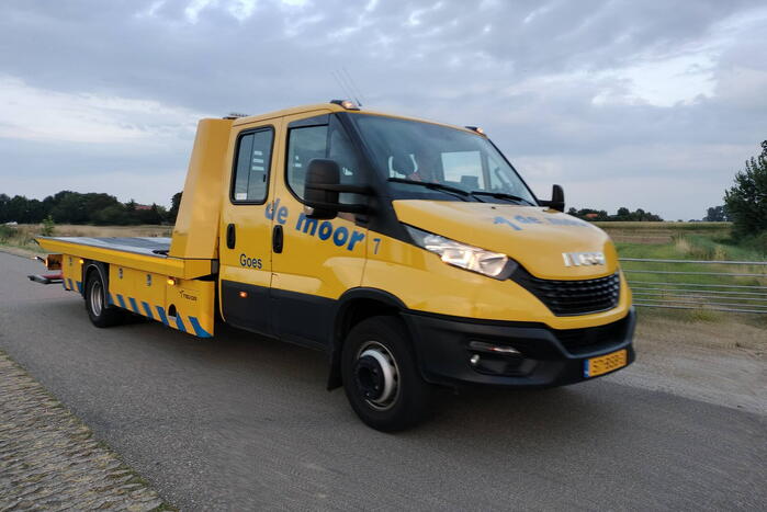 Auto belandt in greppel bij eenzijdig ongeval