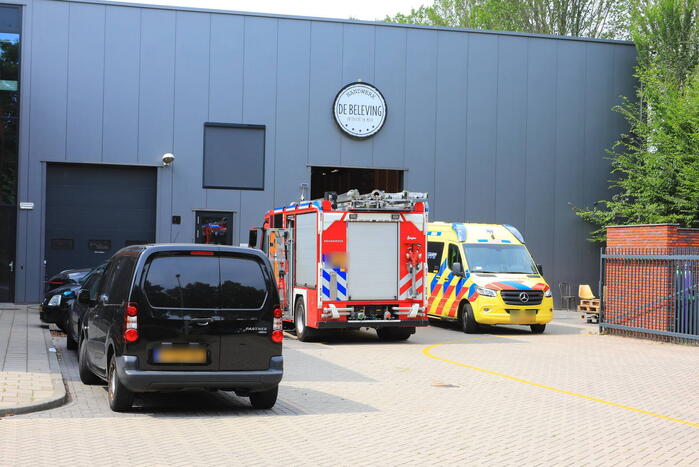 Vrouw gewond bij meubelmaker De Beleving