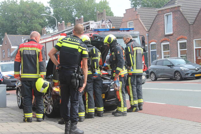 Brand in auto blijkt lek in koelvloeistoftank
