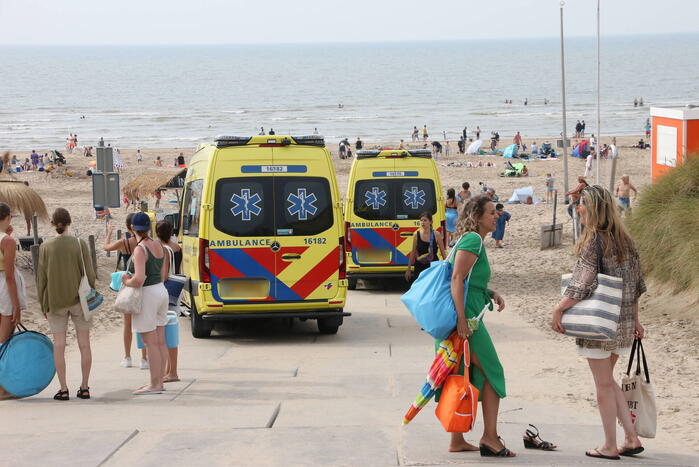 Persoon overleden bij incident op strand