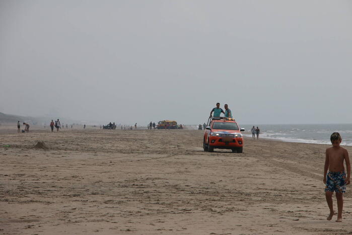 Persoon overleden bij incident op strand