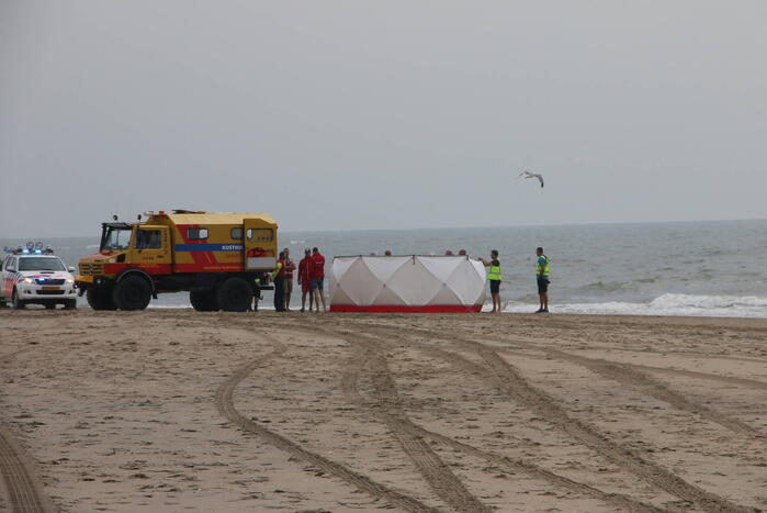Persoon overleden bij incident op strand