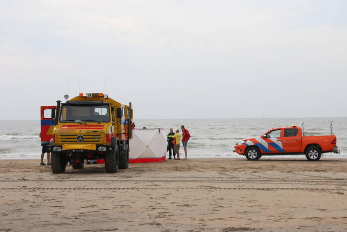 Persoon overleden bij incident op strand