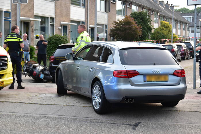 Ongeval tussen snorscooter en twee personenauto's