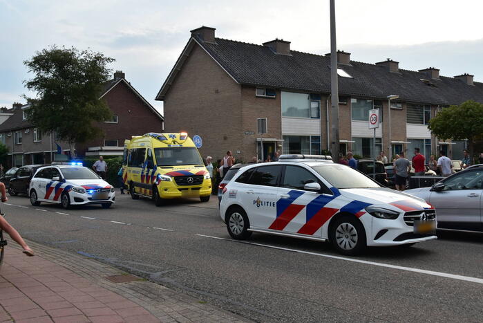 Ongeval tussen snorscooter en twee personenauto's