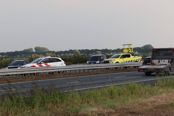 Lange file na verkeersongeval op snelweg
