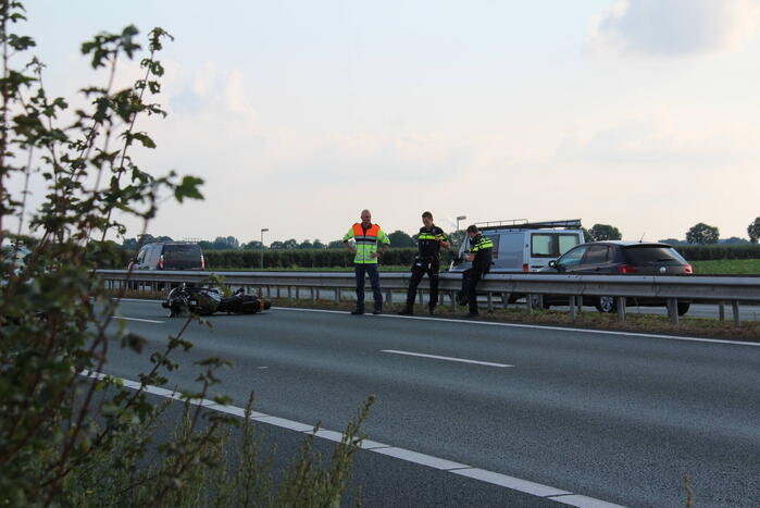 Lange file na verkeersongeval op snelweg